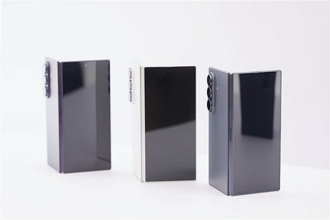 Аналитики: поставки складных смартфонов вырастут на 20% благодаря дебюту Apple