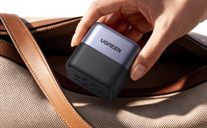 Ugreen представила дорожную зарядку с поворотным механизмом смены вилок
